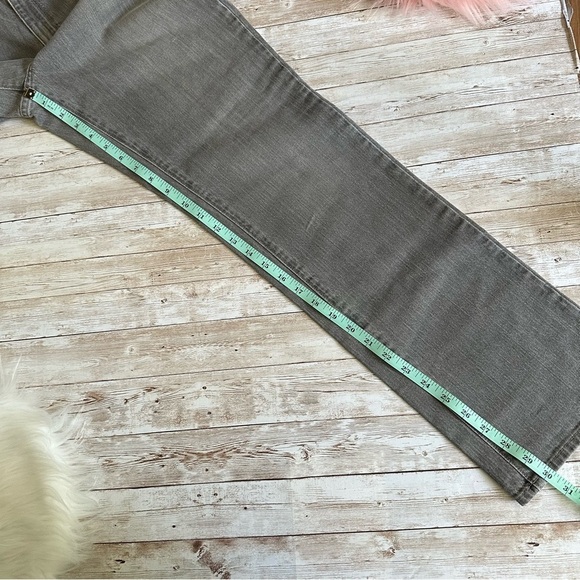 L.L. Bean Women’s 1912 Jeans | Classic Fit | Gray Wash | size 8 - Picture 7 of 13